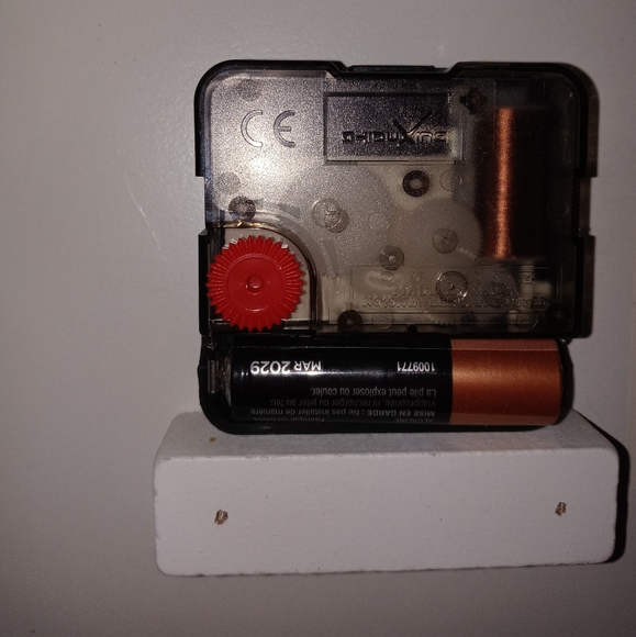 Dr. Suess Cat in the Hat Round Wall Clock Size 11x11 - Picture 6 of 7